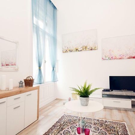 Lillybeth City Center Apartments Budapeste Exterior foto