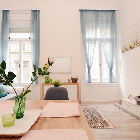 Lillybeth City Center Apartments Budapeste Exterior foto