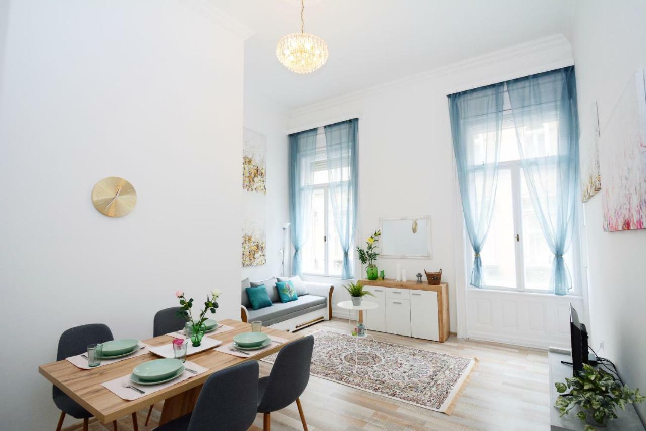 Lillybeth City Center Apartments Budapeste Exterior foto