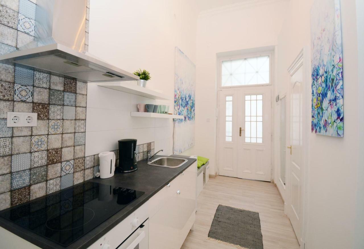 Lillybeth City Center Apartments Budapeste Exterior foto