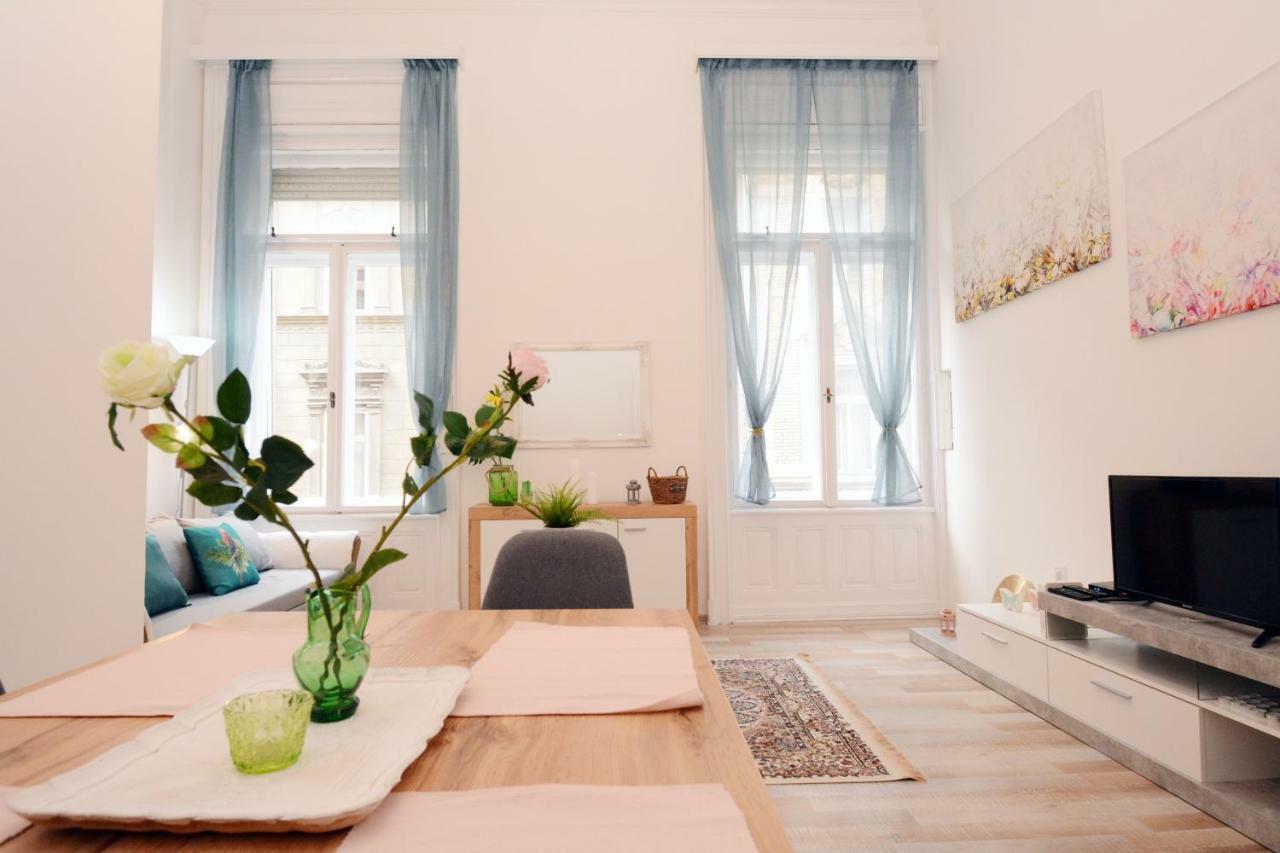 Lillybeth City Center Apartments Budapeste Exterior foto