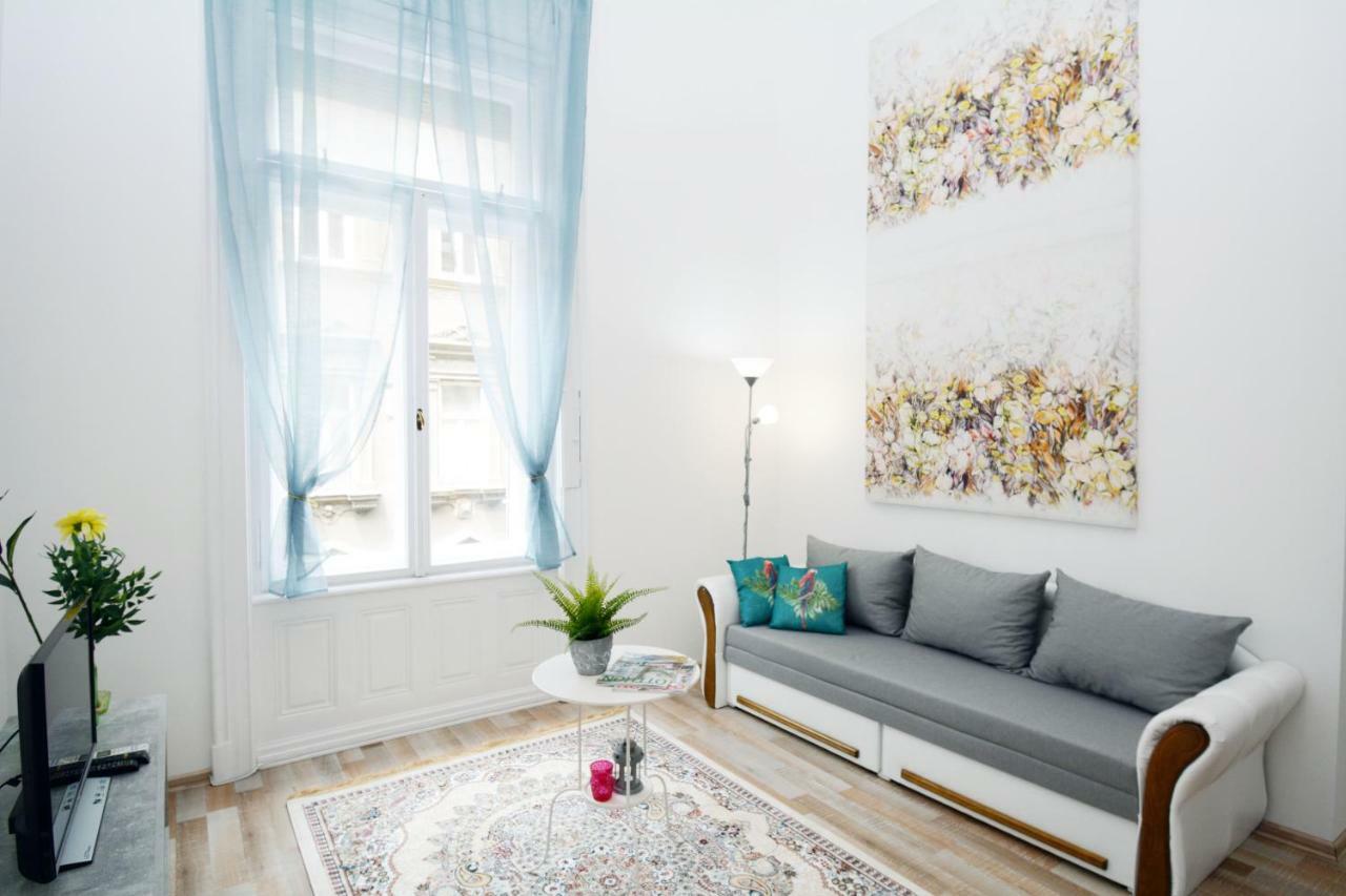 Lillybeth City Center Apartments Budapeste Exterior foto