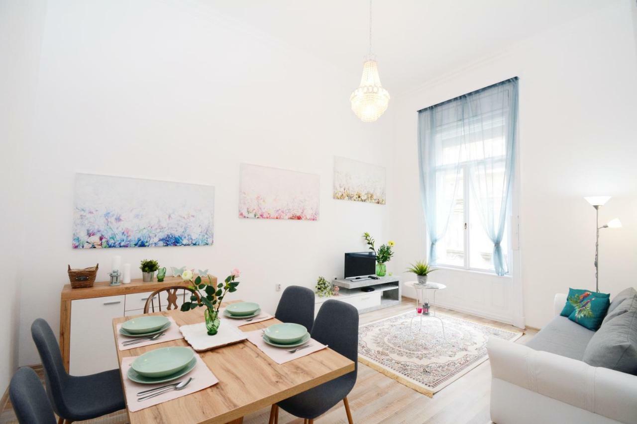 Lillybeth City Center Apartments Budapeste Exterior foto