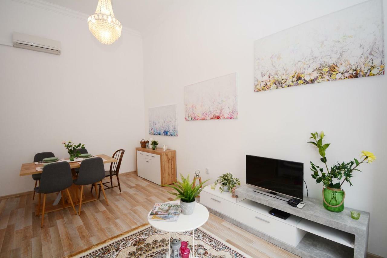 Lillybeth City Center Apartments Budapeste Exterior foto